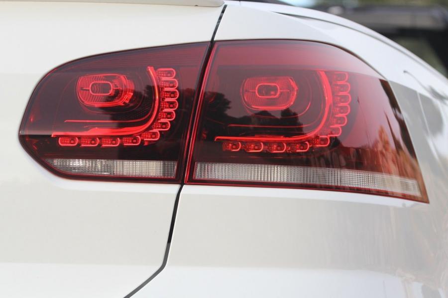  Volkswagen Golf R White Cabriolet 2013 года  (фото 35 из 45)